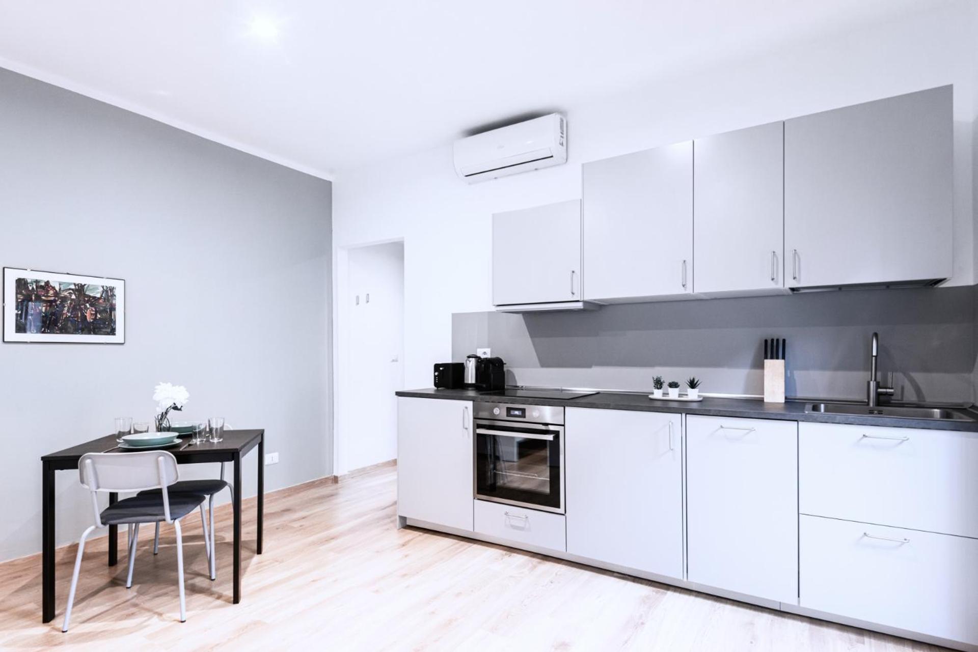 Easylife - Studio Con Balcone In Risorgimento Apartamento